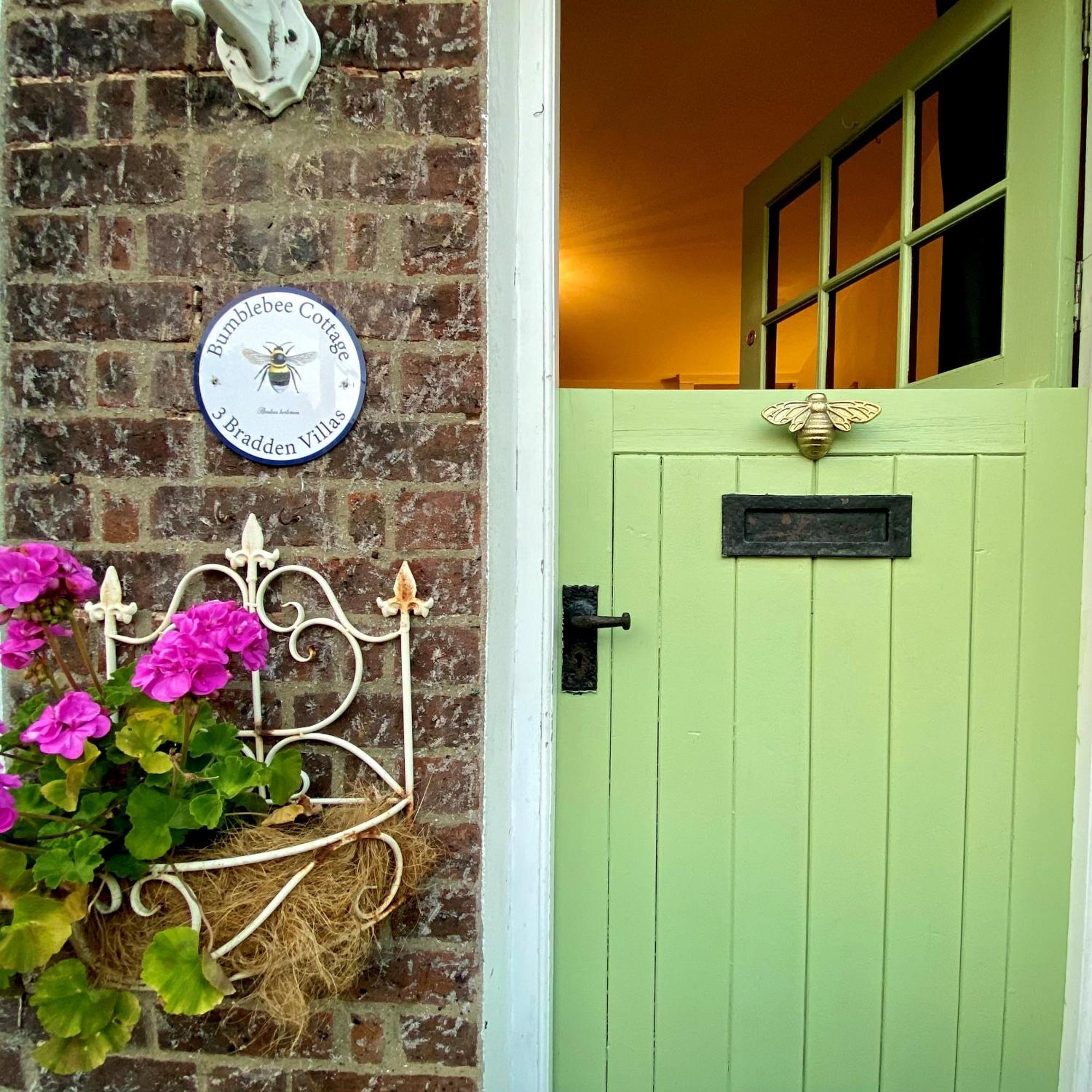 Bumblebee Cottage - Cosy Cottage In Area Of Outstanding Natural Beauty 헤멜헴스테드 외부 사진