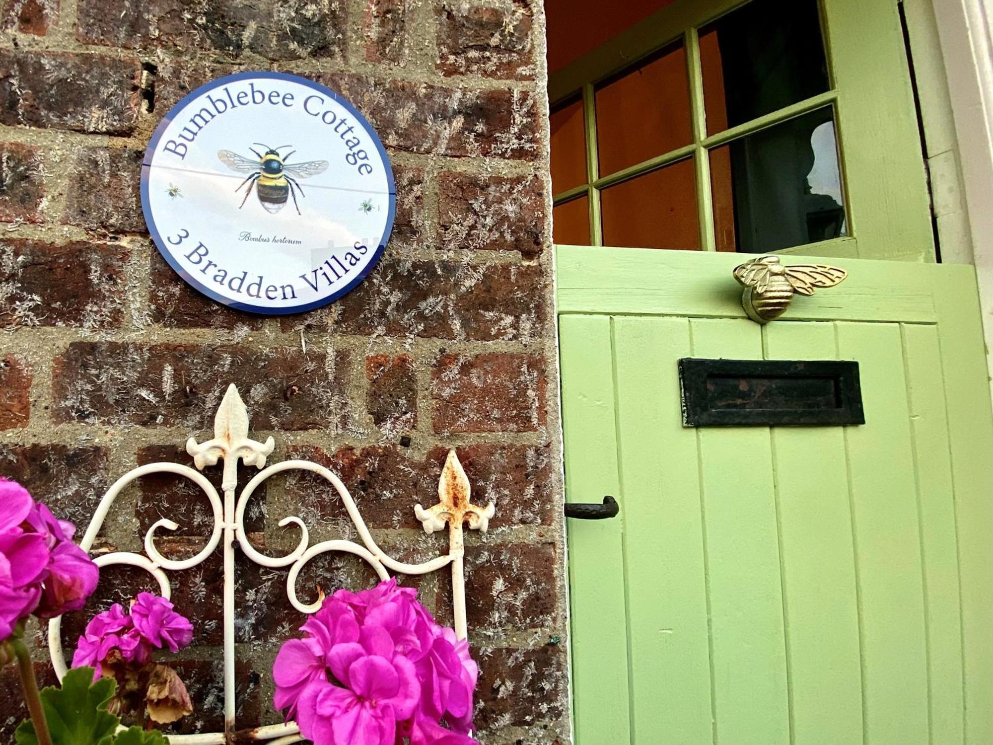 Bumblebee Cottage - Cosy Cottage In Area Of Outstanding Natural Beauty 헤멜헴스테드 외부 사진