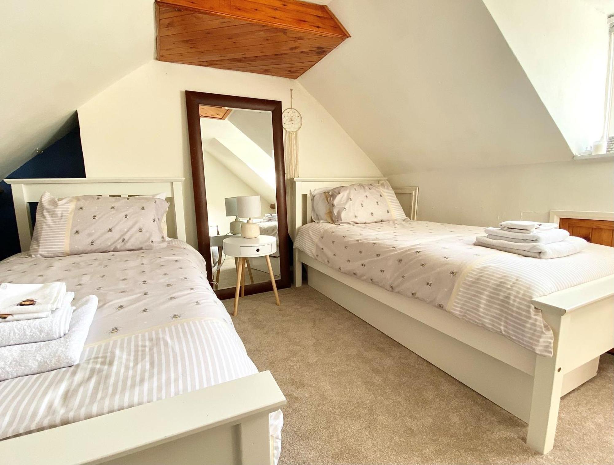 Bumblebee Cottage - Cosy Cottage In Area Of Outstanding Natural Beauty 헤멜헴스테드 외부 사진